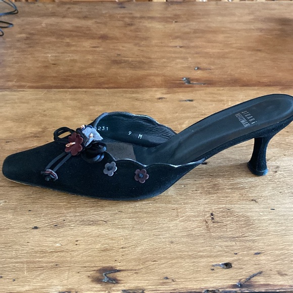 Stuart Weitzman Black Suede Mule- used

Size: 9 M Stuart Weitzman - Picture 7 of 16